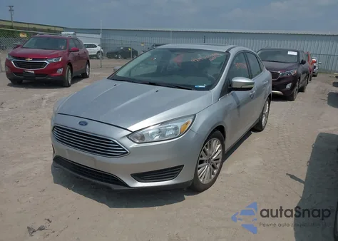 2015 Ford Focus Titanium z USA, uszkodzony, nr VIN 1FADP3J24FL280341